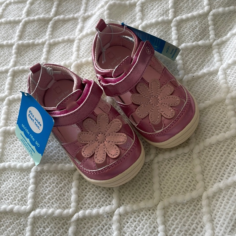NWT Stride Rite 360 Sandals